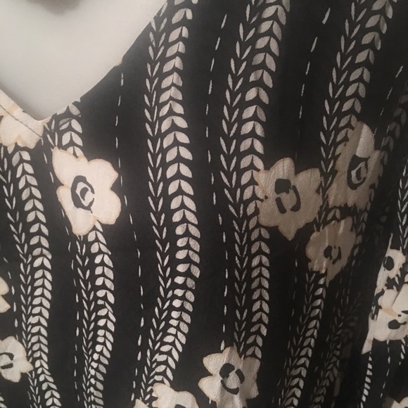 Express Women’s Blk & White Floral Print Dress - Picture 3 of 6